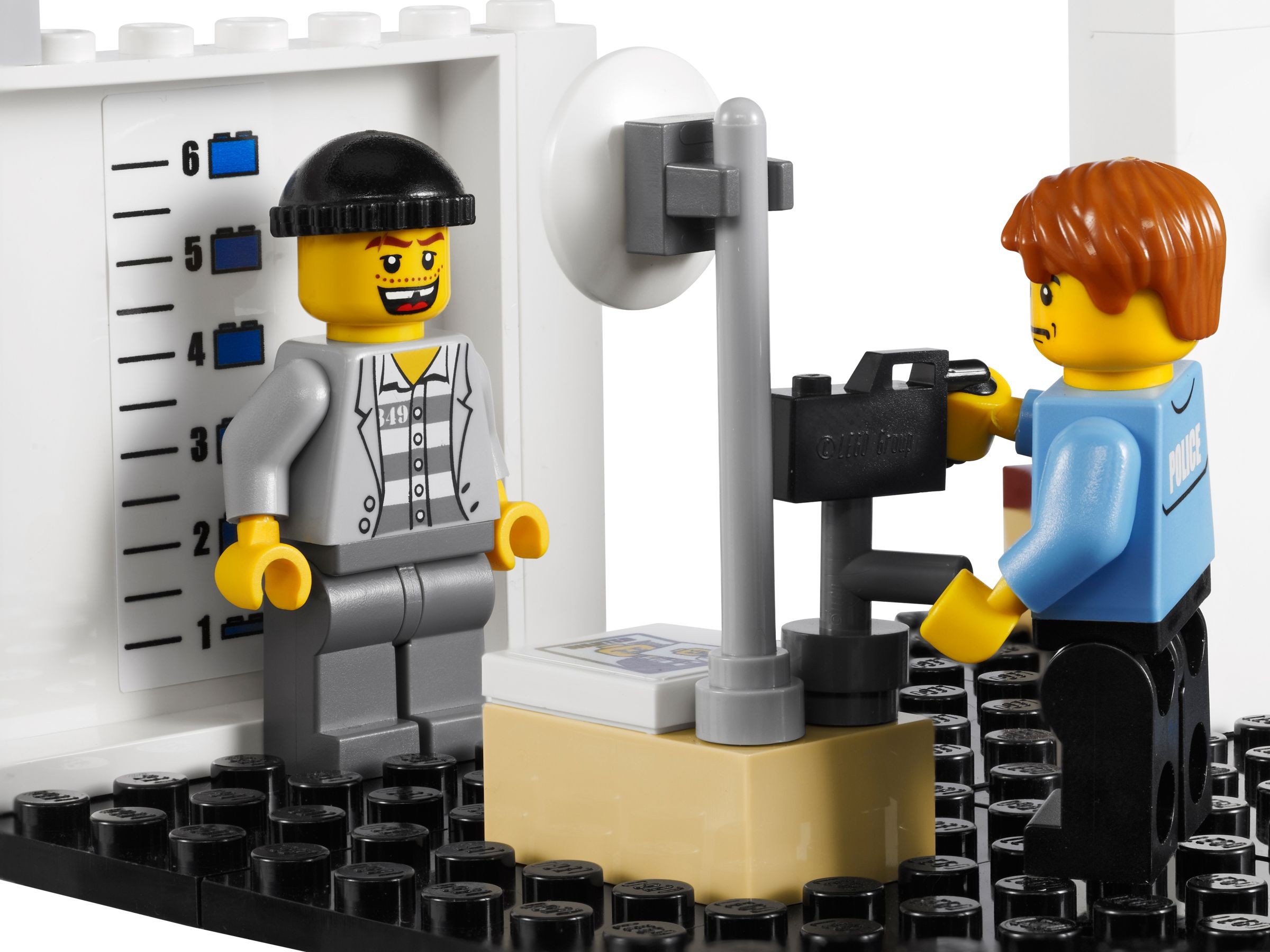 LEGO City 7498 pas cher - Le commissariat de police